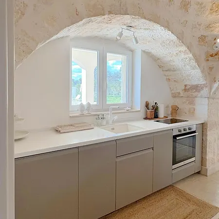 Trullo In Valle D'itria With Pool