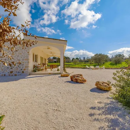 Trullo In Valle D'itria With Pool