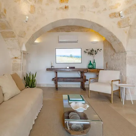 Trullo In Valle D'itria With Pool