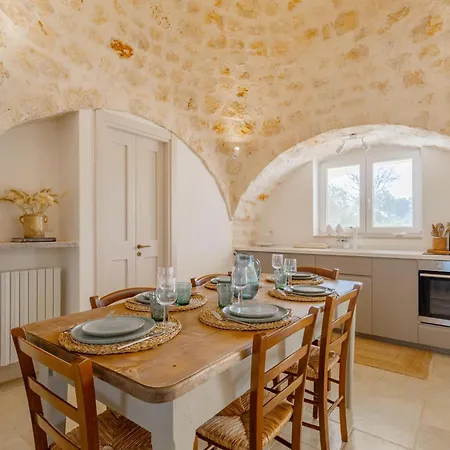 Trullo In Valle D'itria With Pool 빌라
