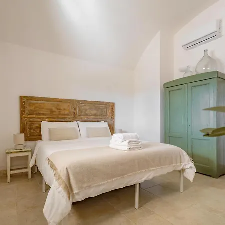 Trullo In Valle D'itria With Pool